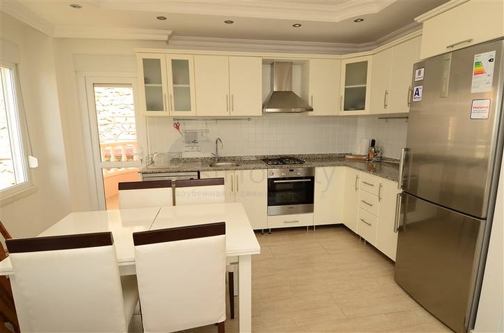 فيلا باطلالات خلابة للبيع في قلب مدينة ألانيا 