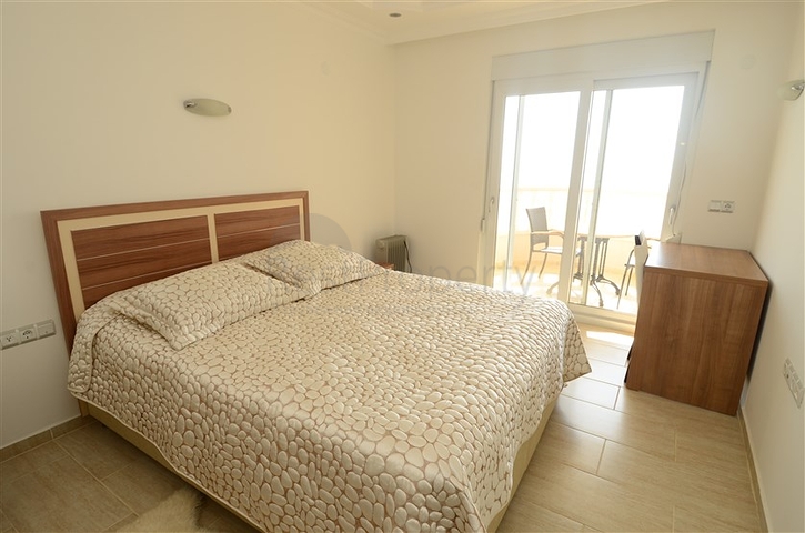 فيلا باطلالات خلابة للبيع في قلب مدينة ألانيا 