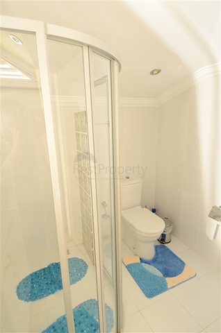 فيلا باطلالات خلابة للبيع في قلب مدينة ألانيا 