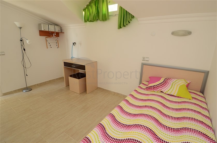 فيلا باطلالات خلابة للبيع في قلب مدينة ألانيا 