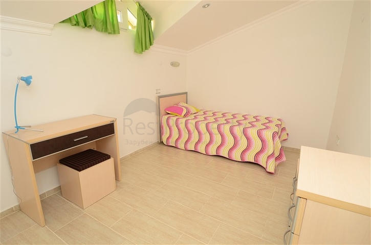 فيلا باطلالات خلابة للبيع في قلب مدينة ألانيا 