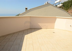 فيلا باطلالات خلابة للبيع في قلب مدينة ألانيا 