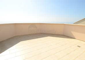 فيلا باطلالات خلابة للبيع في قلب مدينة ألانيا 