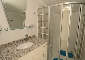 فيلا باطلالات خلابة للبيع في قلب مدينة ألانيا 