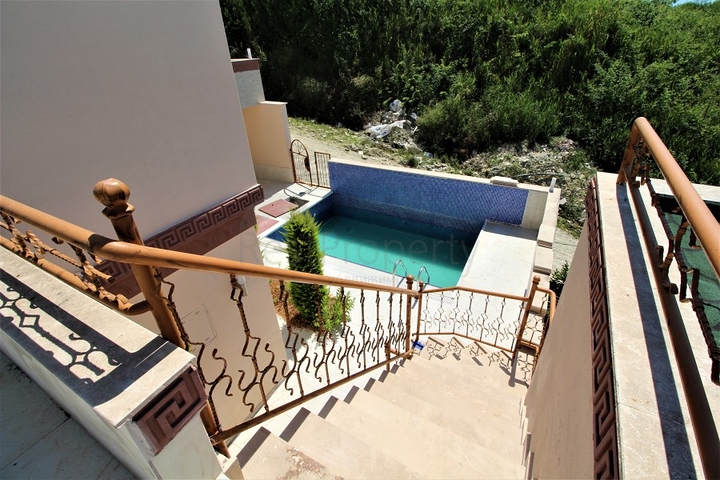 فيلا للبيع في الانيا - تصميم 2 غرفة وصالة -مسبح مستقل -كارجي جاك / الانيا 