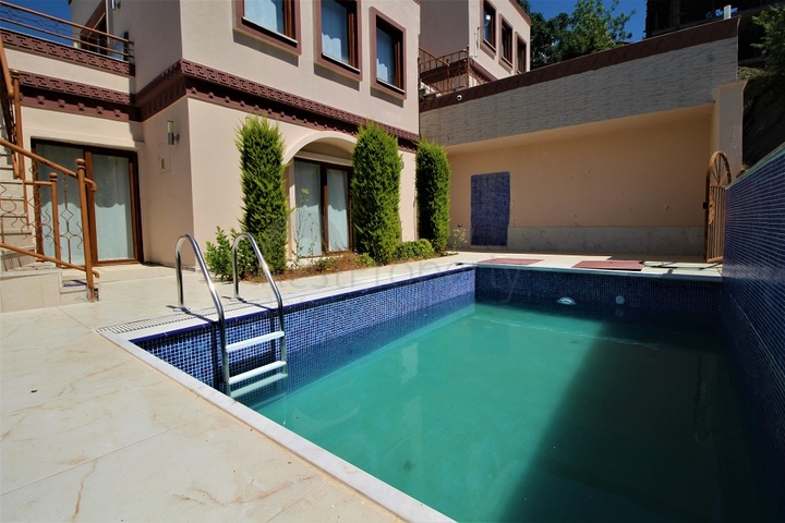 فيلا للبيع في الانيا - تصميم 2 غرفة وصالة -مسبح مستقل -كارجي جاك / الانيا 