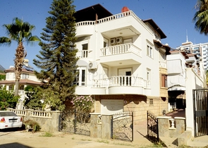 فبلا للبيع في الانيا -  5 غرف وصالة -في مهموتلار / الانيا 