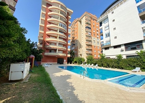 شقة اطلالة بحر في الانيا -تصميم 1+2 - مفروشة -في مهموتلار / الانيا 