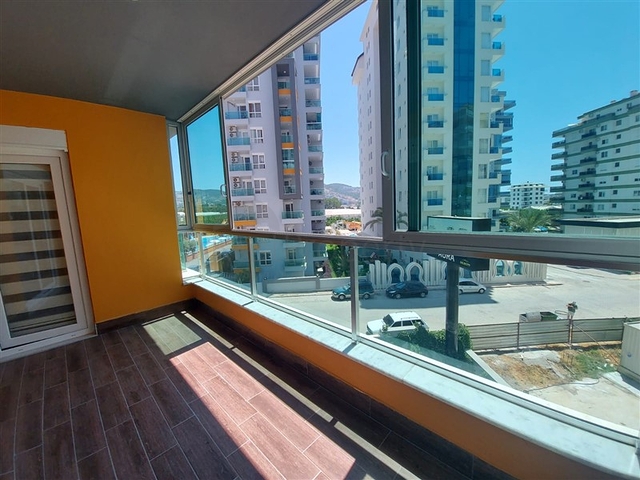 شقة واسعة نسبيا - غرفة نوم وصالة -ضمن مجمع - في مهموتلار / الانيا 