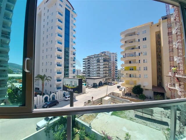 شقة واسعة نسبيا - غرفة نوم وصالة -ضمن مجمع - في مهموتلار / الانيا 