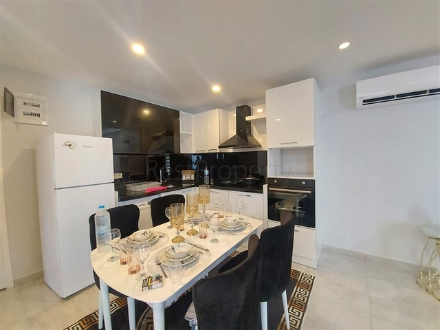 شقة واسعة نسبيا - غرفة نوم وصالة -ضمن مجمع - في مهموتلار / الانيا 