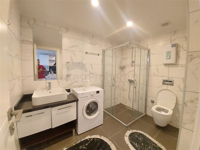 شقة واسعة نسبيا - غرفة نوم وصالة -ضمن مجمع - في مهموتلار / الانيا 