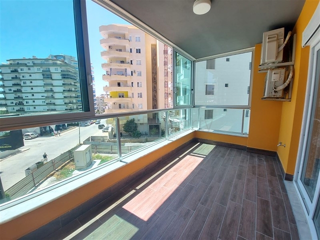 شقة واسعة نسبيا - غرفة نوم وصالة -ضمن مجمع - في مهموتلار / الانيا 