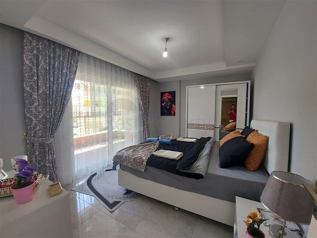 شقة واسعة نسبيا - غرفة نوم وصالة -ضمن مجمع - في مهموتلار / الانيا 