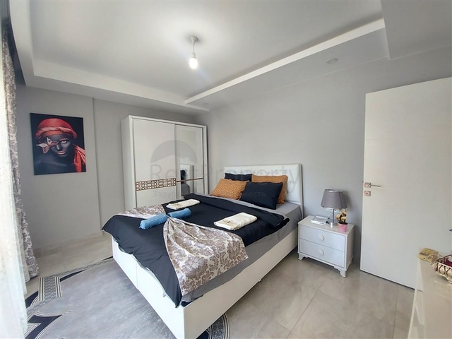 شقة واسعة نسبيا - غرفة نوم وصالة -ضمن مجمع - في مهموتلار / الانيا 