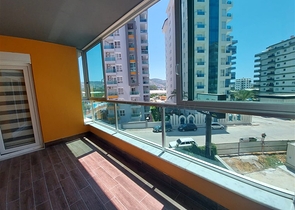 شقة واسعة نسبيا - غرفة نوم وصالة -ضمن مجمع - في مهموتلار / الانيا 