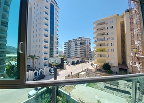 شقة واسعة نسبيا - غرفة نوم وصالة -ضمن مجمع - في مهموتلار / الانيا 