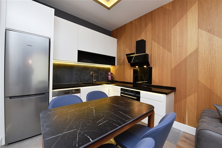 الاستثمار في الانيا - شقة فاخرة ضمن مركز الانيا 