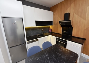 الاستثمار في الانيا - شقة فاخرة ضمن مركز الانيا 