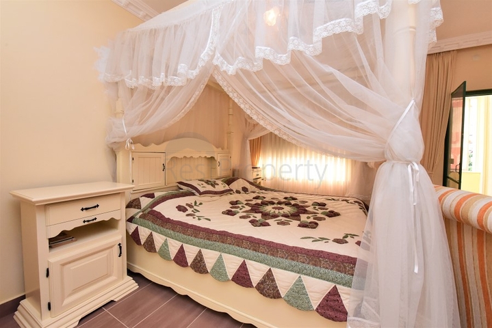 فيلا قريبة من البحر والخدمات في الانيا - تصميم 4+2 - في كاستل / الانيا 