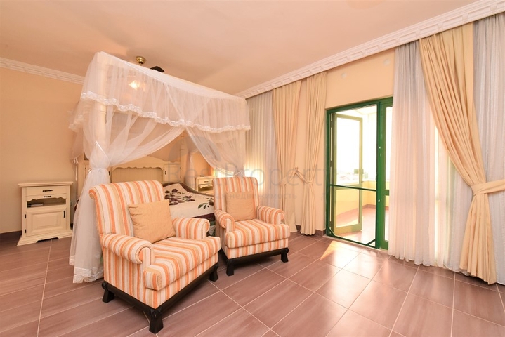 فيلا قريبة من البحر والخدمات في الانيا - تصميم 4+2 - في كاستل / الانيا 