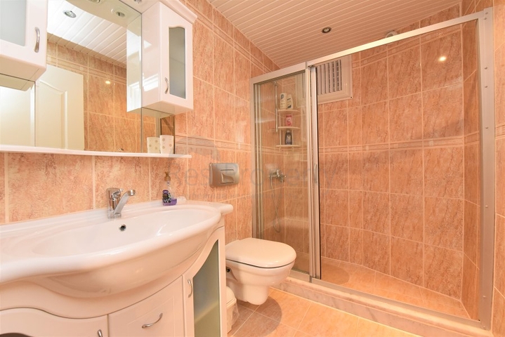 فيلا قريبة من البحر والخدمات في الانيا - تصميم 4+2 - في كاستل / الانيا 