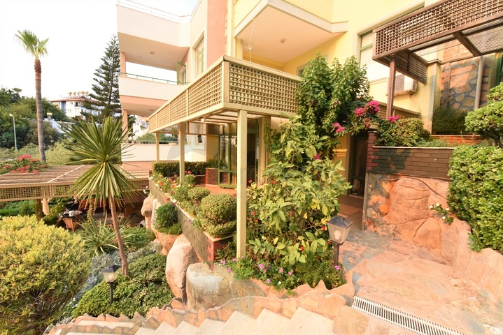 فيلا قريبة من البحر والخدمات في الانيا - تصميم 4+2 - في كاستل / الانيا 