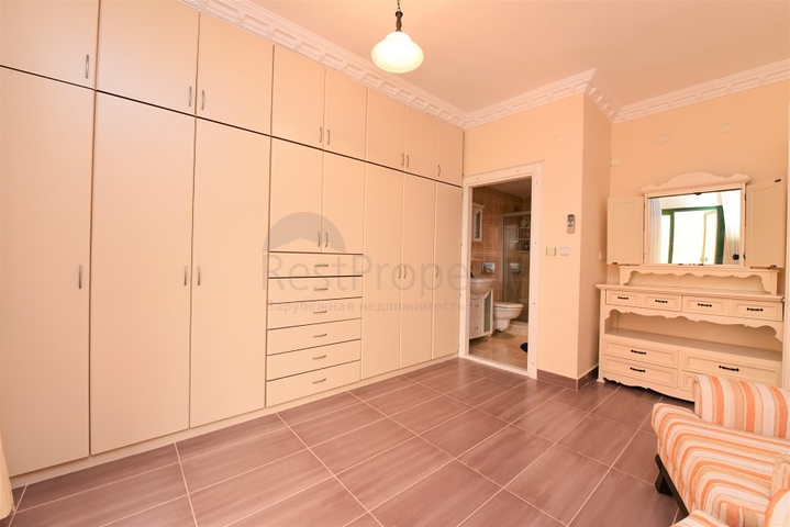 فيلا قريبة من البحر والخدمات في الانيا - تصميم 4+2 - في كاستل / الانيا 