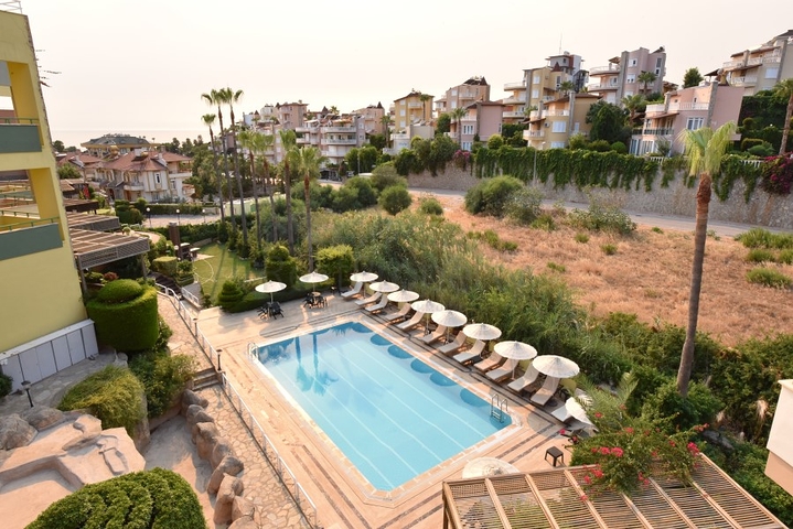 فيلا قريبة من البحر والخدمات في الانيا - تصميم 4+2 - في كاستل / الانيا 