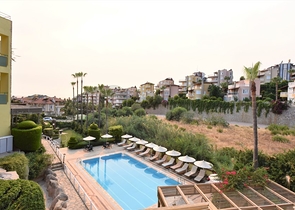 فيلا قريبة من البحر والخدمات في الانيا - تصميم 4+2 - في كاستل / الانيا 