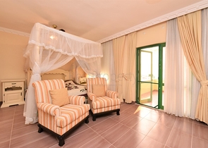 فيلا قريبة من البحر والخدمات في الانيا - تصميم 4+2 - في كاستل / الانيا 