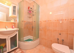 فيلا قريبة من البحر والخدمات في الانيا - تصميم 4+2 - في كاستل / الانيا 