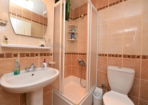 فيلا قريبة من البحر والخدمات في الانيا - تصميم 4+2 - في كاستل / الانيا 