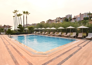 فيلا قريبة من البحر والخدمات في الانيا - تصميم 4+2 - في كاستل / الانيا 