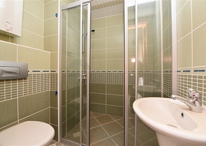 شقق اطلالة بحر في الانيا -غرفتين وصالة - مفروشة -في مهموتلار / الانيا 