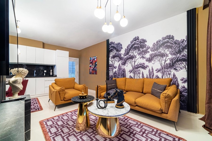 شقة انيقة -ضمن مجمع فاخر -في كاستل / الانيا 