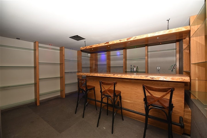 شقة انيقة -ضمن مجمع فاخر -في كاستل / الانيا 