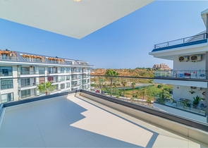 شقة انيقة -ضمن مجمع فاخر -في كاستل / الانيا 