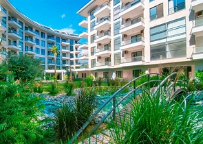 شقة انيقة -ضمن مجمع فاخر -في كاستل / الانيا 