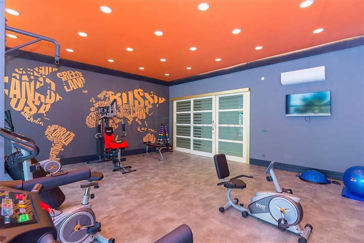 شقق للبيع في الانيا -تصميم 2 غرفة وصالة - ضمن مجمع قريب من البحر - في مهموتلار / الانيا 