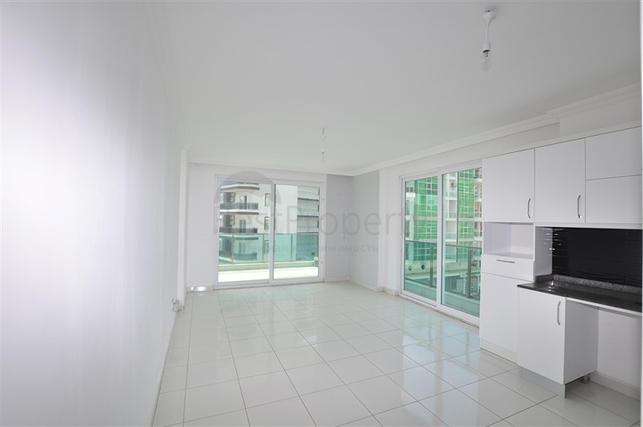 شقق للبيع في الانيا -تصميم 2 غرفة وصالة - ضمن مجمع قريب من البحر - في مهموتلار / الانيا 