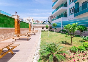 شقق للبيع في الانيا -تصميم 2 غرفة وصالة - ضمن مجمع قريب من البحر - في مهموتلار / الانيا 