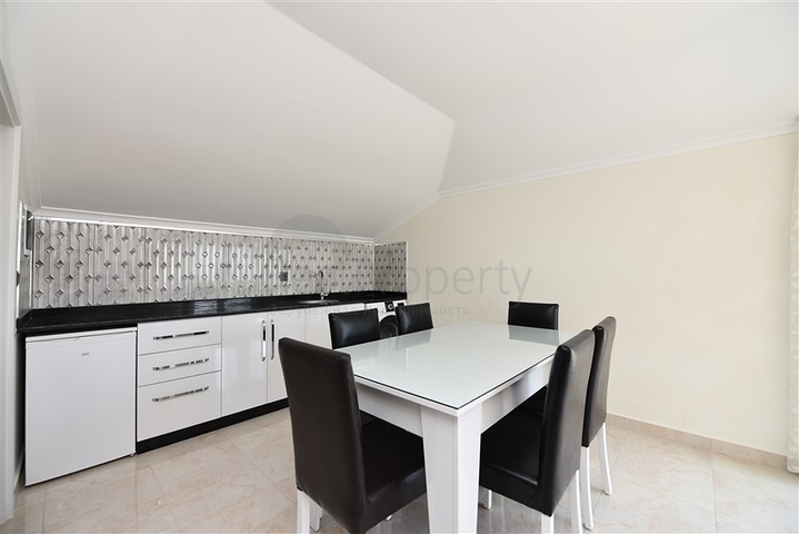 فلل للبيع في الانيا - اطلالة بحر -3 غرف وصالة -في مركز الانيا 