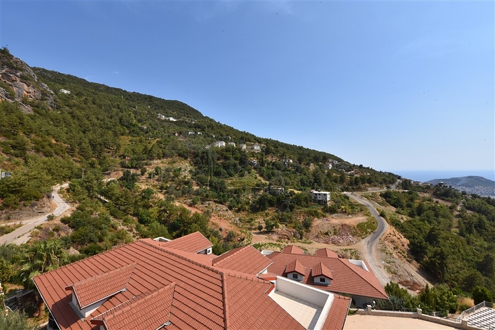 فلل للبيع في الانيا - اطلالة بحر -3 غرف وصالة -في مركز الانيا 