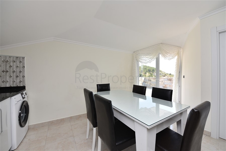 فلل للبيع في الانيا - اطلالة بحر -3 غرف وصالة -في مركز الانيا 