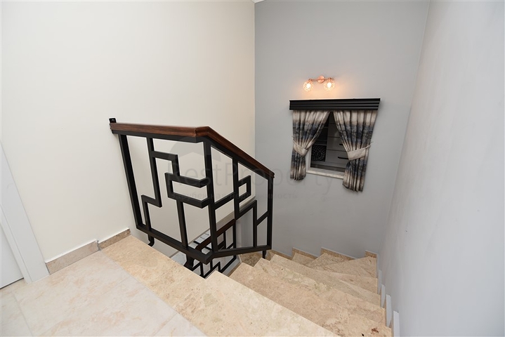 فلل للبيع في الانيا - اطلالة بحر -3 غرف وصالة -في مركز الانيا 