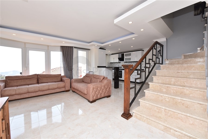 فلل للبيع في الانيا - اطلالة بحر -3 غرف وصالة -في مركز الانيا 