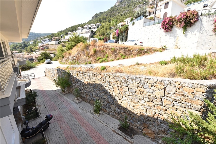 فلل للبيع في الانيا - اطلالة بحر -3 غرف وصالة -في مركز الانيا 