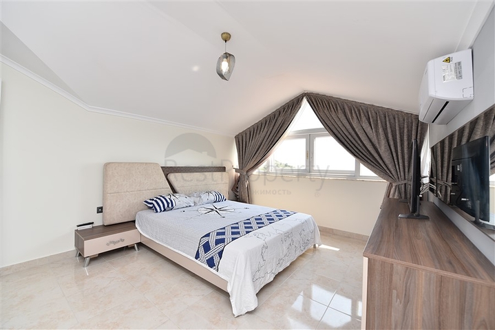 فلل للبيع في الانيا - اطلالة بحر -3 غرف وصالة -في مركز الانيا 