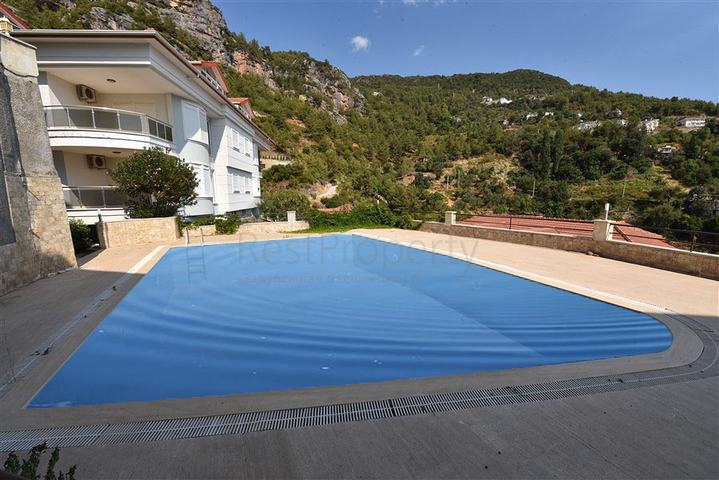 فلل للبيع في الانيا - اطلالة بحر -3 غرف وصالة -في مركز الانيا 